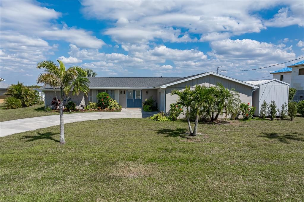Backyard, Exterior, Facade, Ranch