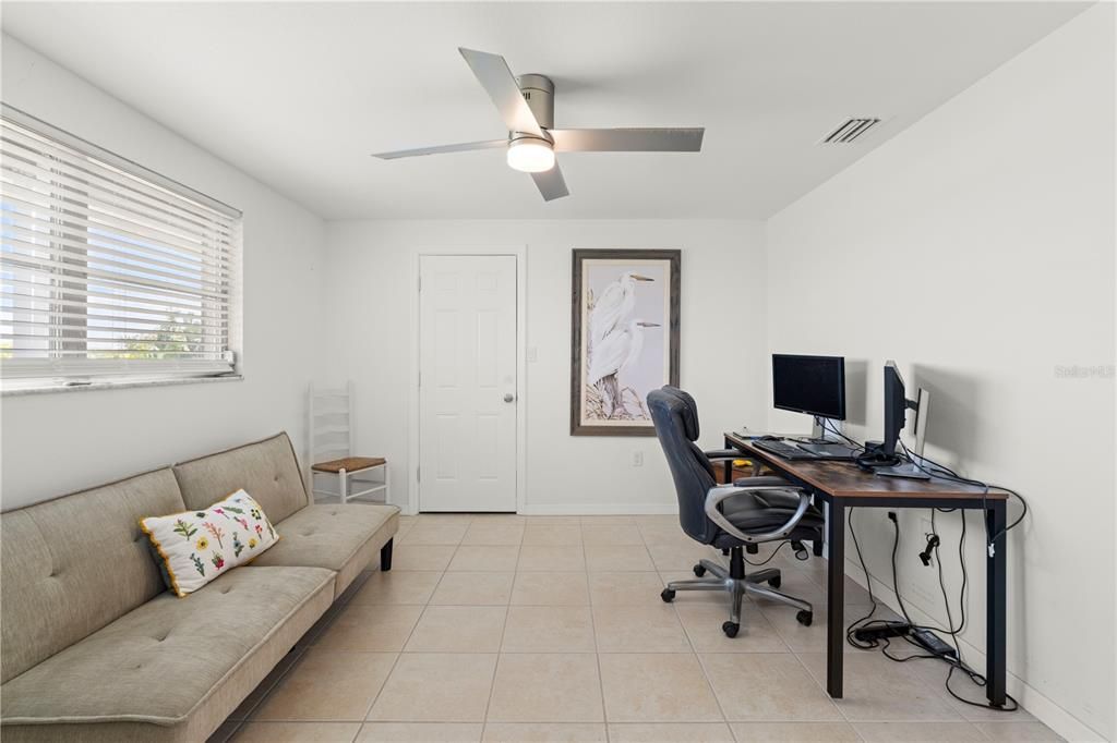 Home Office, Interior