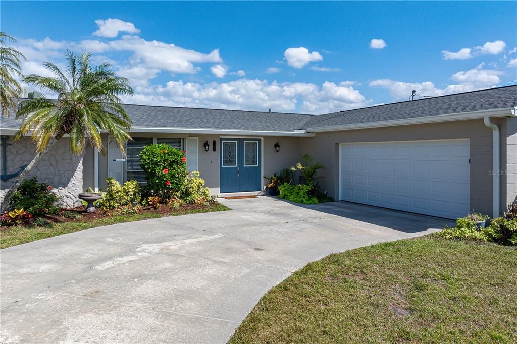 Attached, Exterior, Facade, Ranch