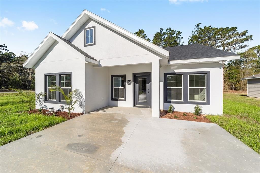 Exterior, Facade, Ranch