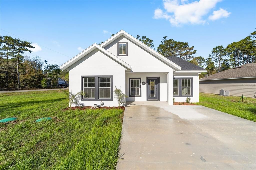 Backyard, Exterior, Facade, Ranch
