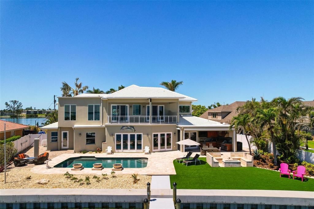Exterior, Pool, Water