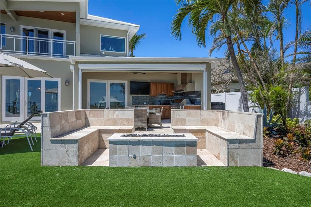 Backyard, Exterior, Outdoor Kitchen