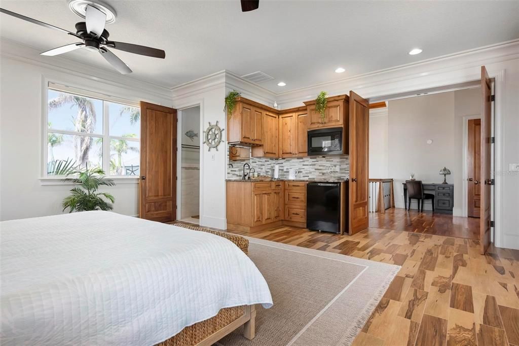 Bedroom, Interior, Kitchen, Recessed Lighting, Wood Texture Flooring