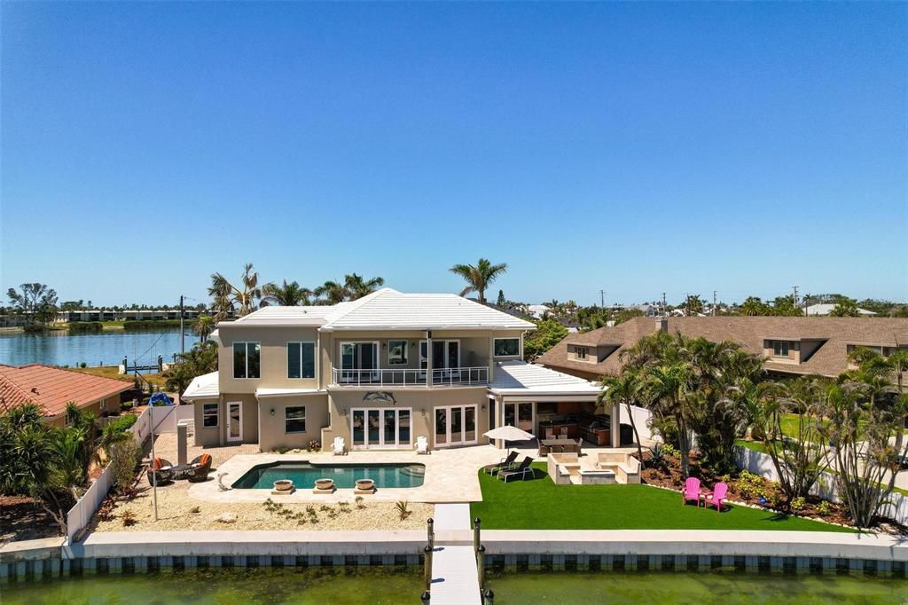 Exterior, Pool, Water