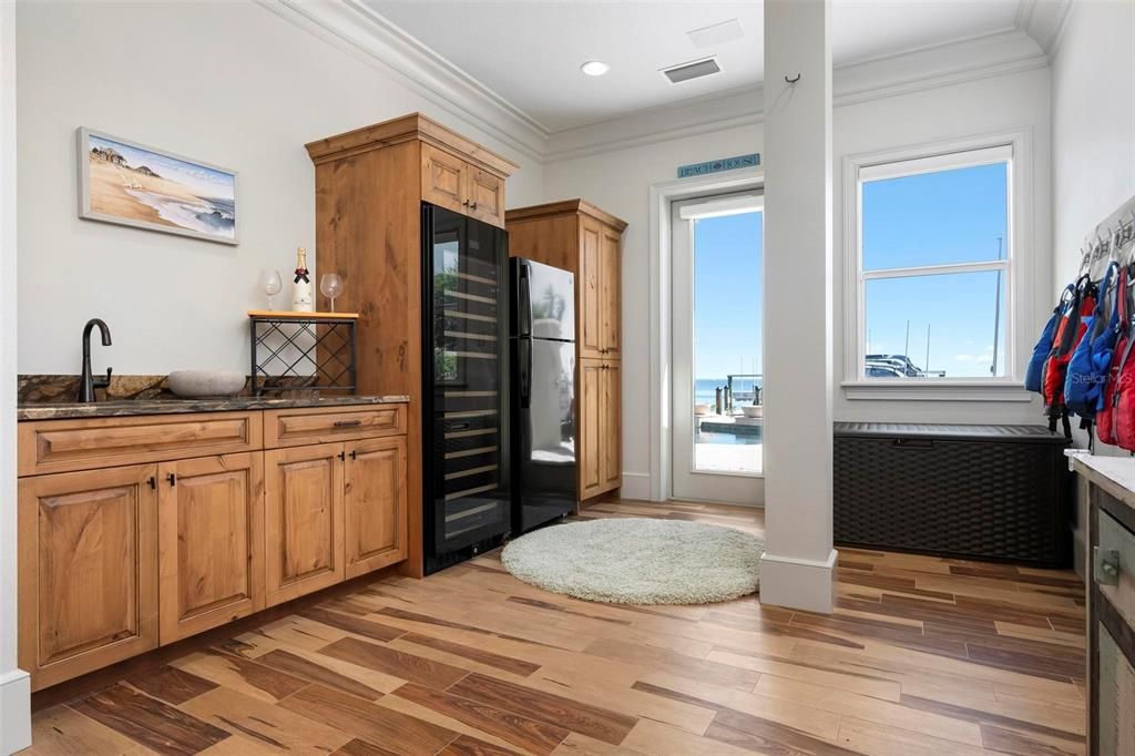 Interior, Kitchen, Recessed Lighting, Water, Wood Texture Flooring