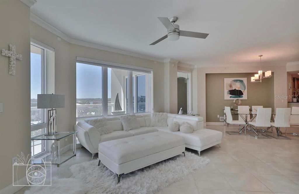 Chandelier, Dining room, Interior, Living room, Pendant Lights