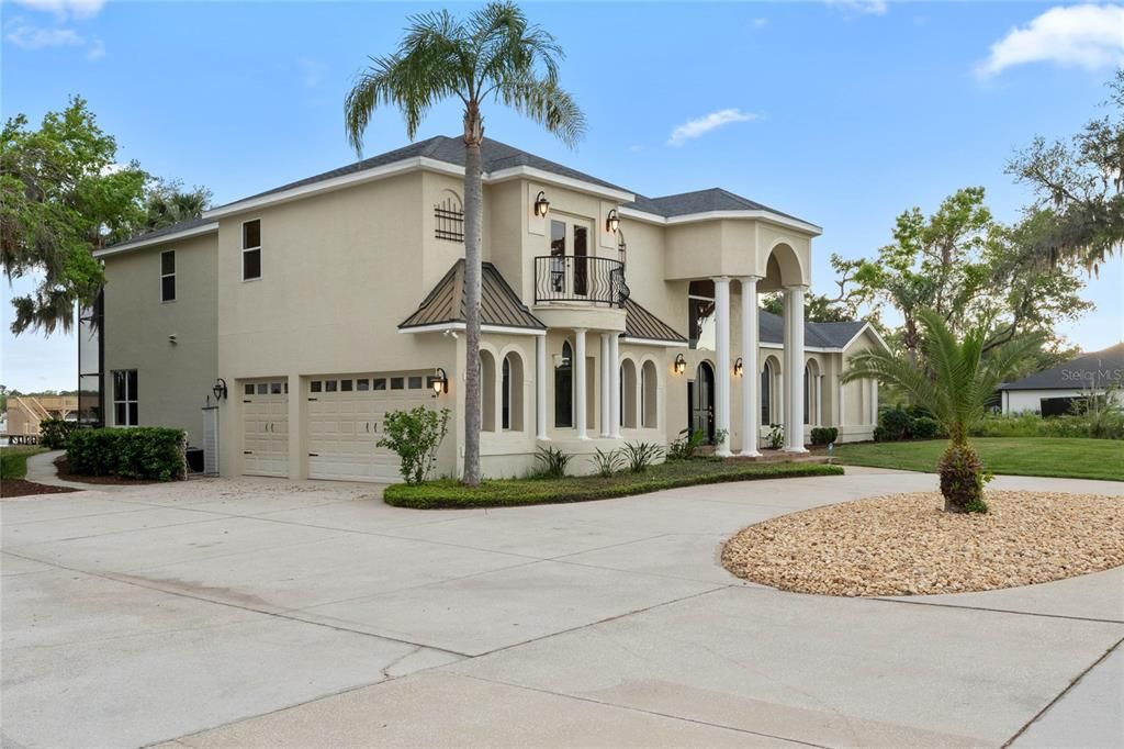 Attached, Exterior, Facade, Mediterranean