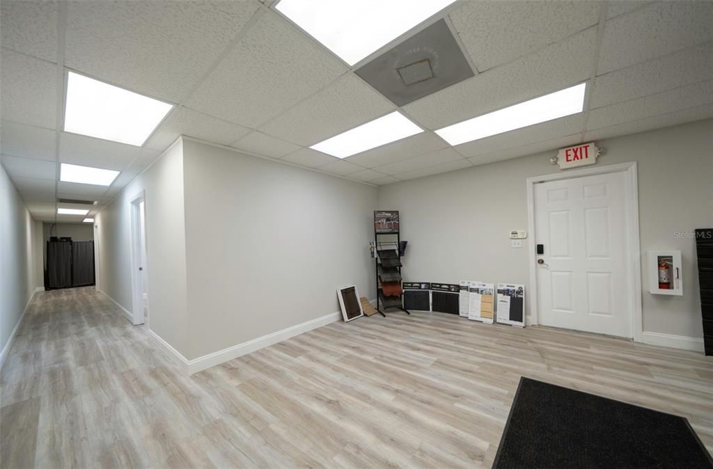 Interior, Recessed Lighting, Wood Texture Flooring