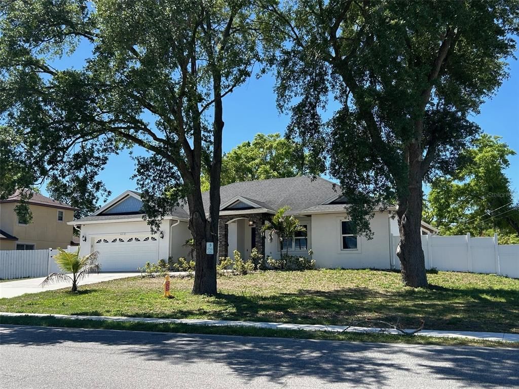 Attached, Exterior, Facade, Ranch