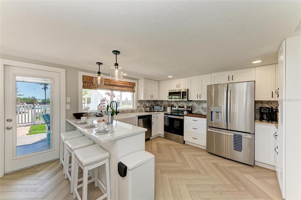 Dining room, Interior, Kitchen, Pendant Lights, Recessed Lighting, Stainless Steel Appliances, Wood Texture Flooring