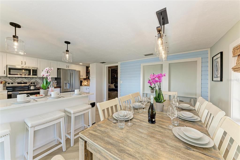 Dining room, Interior, Kitchen, Pendant Lights, Stainless Steel Appliances