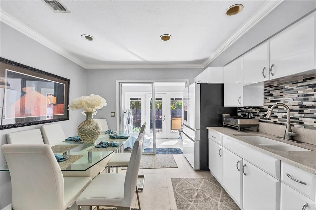 Dining room, Interior, Kitchen, Recessed Lighting