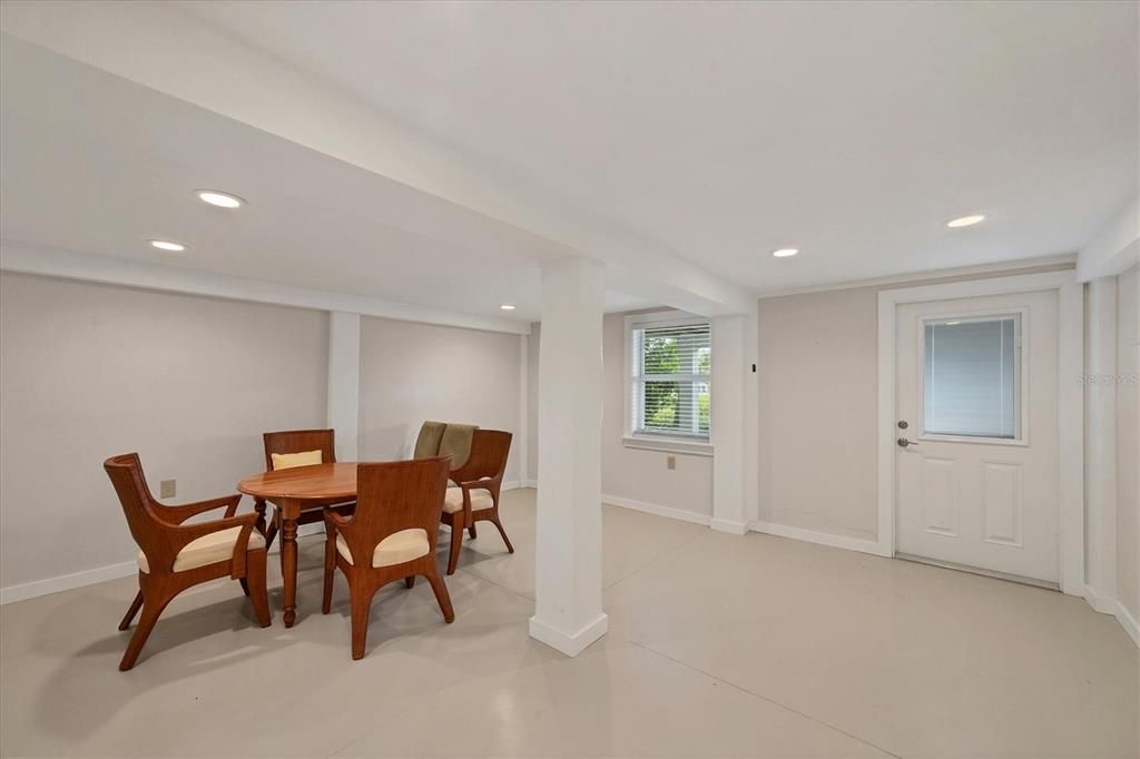 Dining room, Interior, Recessed Lighting