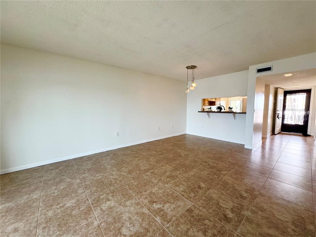 Empty room, Interior, Pendant Lights