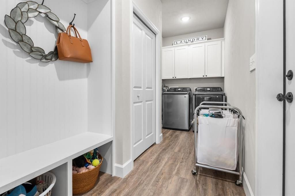 Interior, Recessed Lighting, Washer, Wood Texture Flooring
