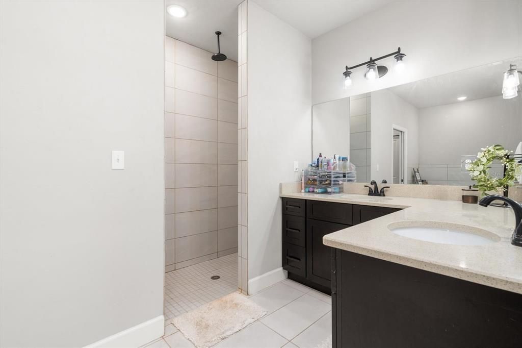 Bathroom, Dual Sink Vanities, Interior, Recessed Lighting