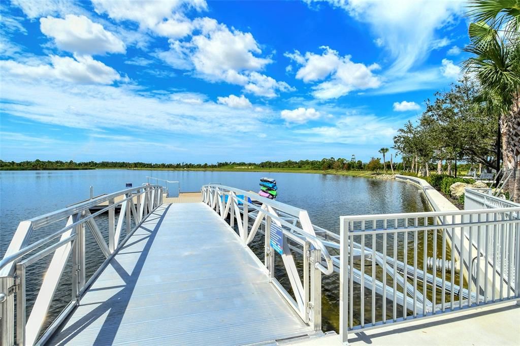 Exterior, Lake