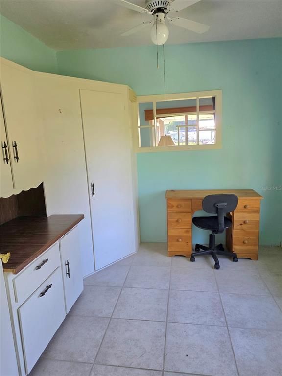 Home Office, Interior