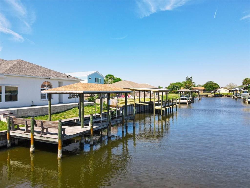 Exterior, Lake