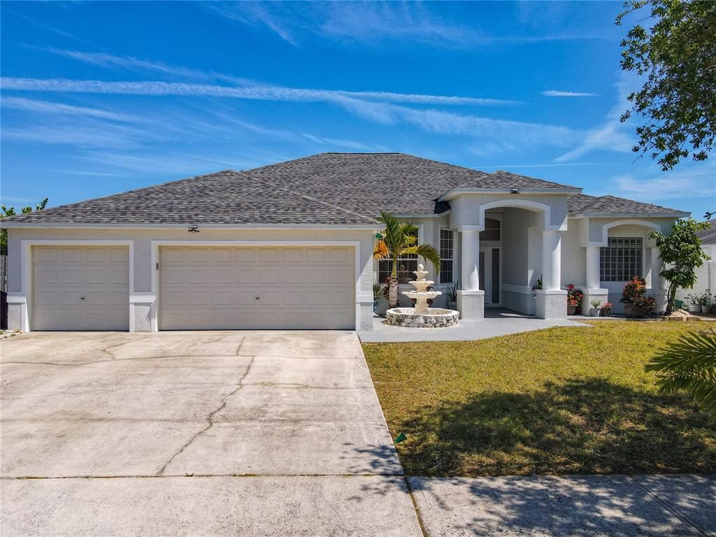 Attached, Exterior, Facade, Ranch