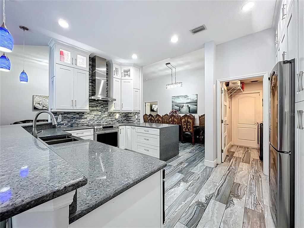 Dining room, Interior, Kitchen, Pendant Lights, Recessed Lighting, Wood Texture Flooring
