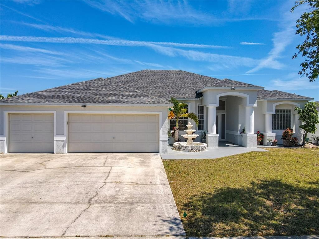 Attached, Exterior, Facade, Ranch