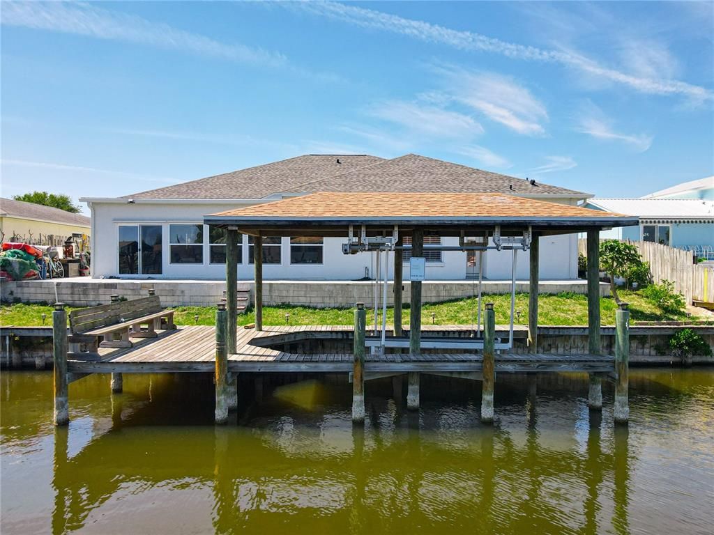 Exterior, Lake