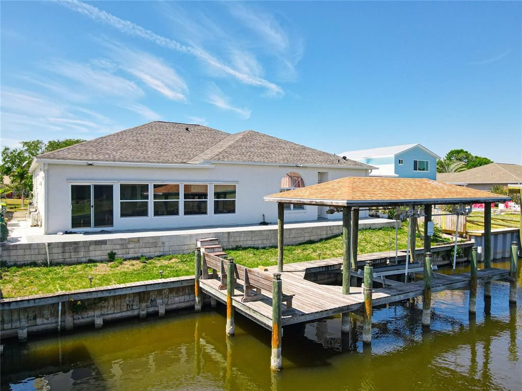 Exterior, Lake