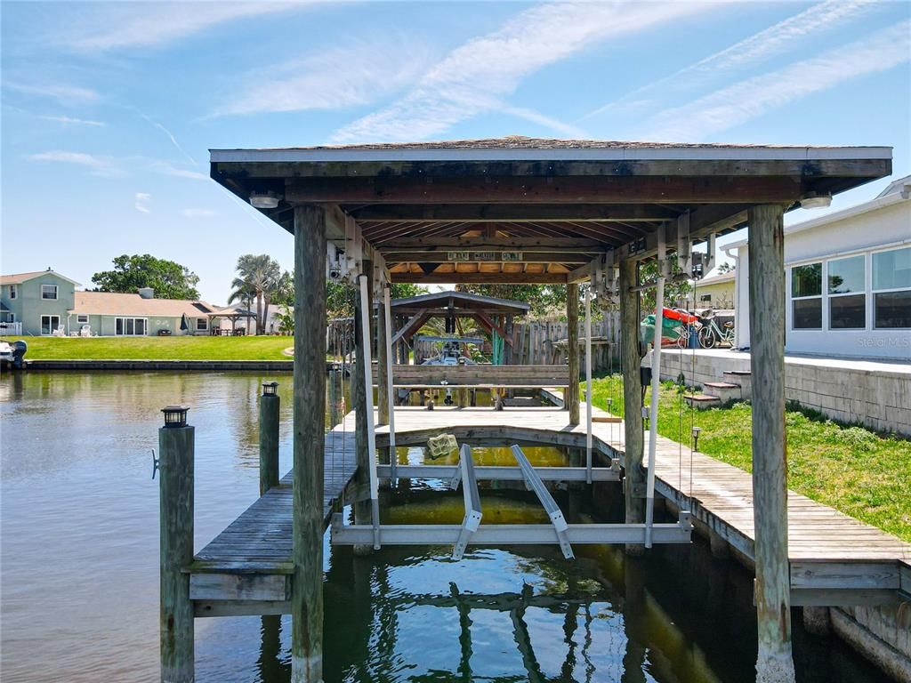 Exterior, Lake