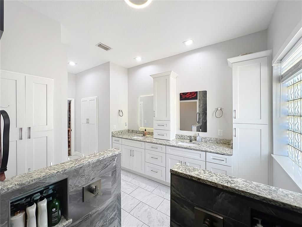 Bathroom, Dual Sink Vanities, Interior, Recessed Lighting