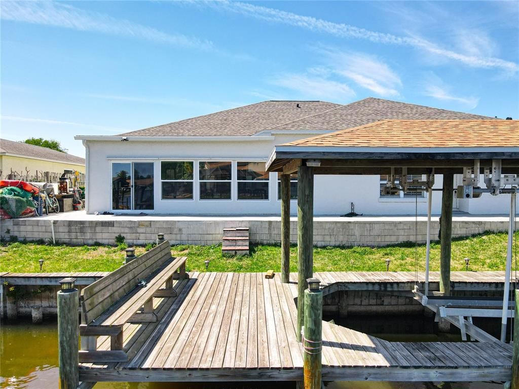 Exterior, Lake