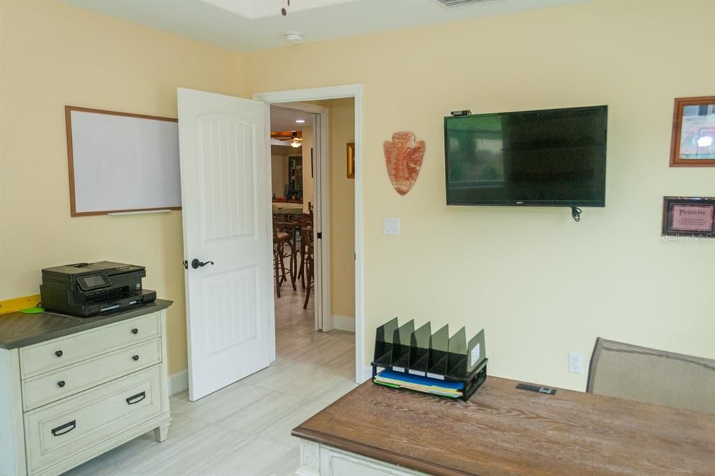 Home Office, Interior