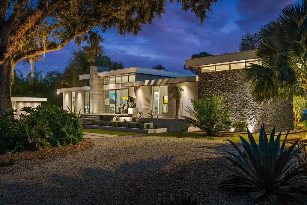 Backyard, Exterior, Facade, Modern
