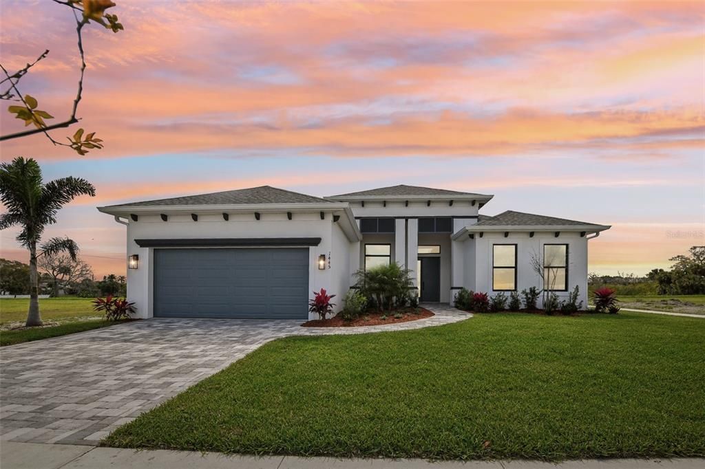 Attached, Exterior, Facade, Ranch