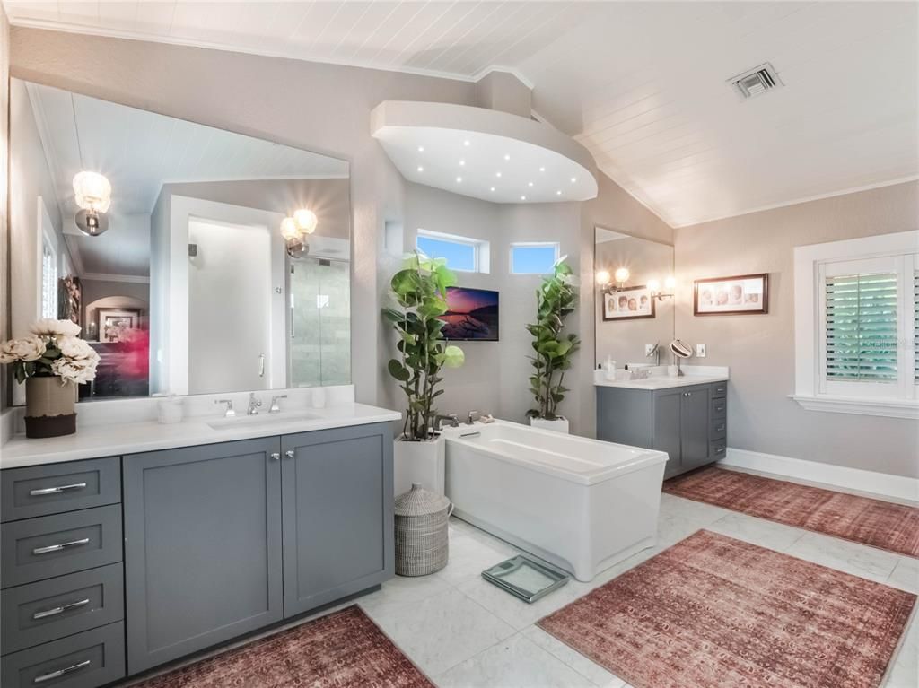 Bathroom, Dual Sink Vanities, Interior, Recessed Lighting