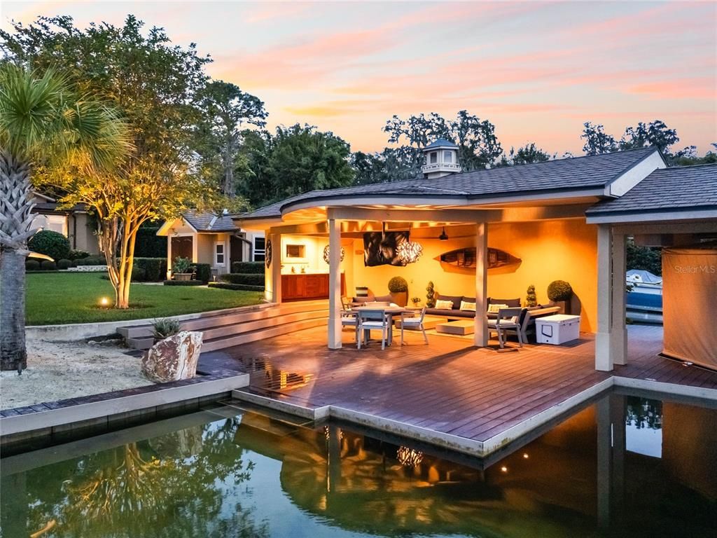 Exterior, Pool