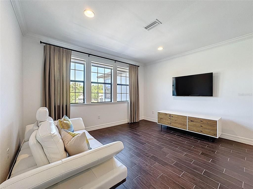 Interior, Recessed Lighting, Wood Texture Flooring