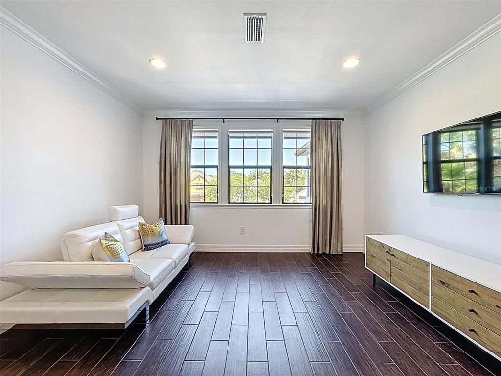 Interior, Living room, Recessed Lighting, Wood Texture Flooring