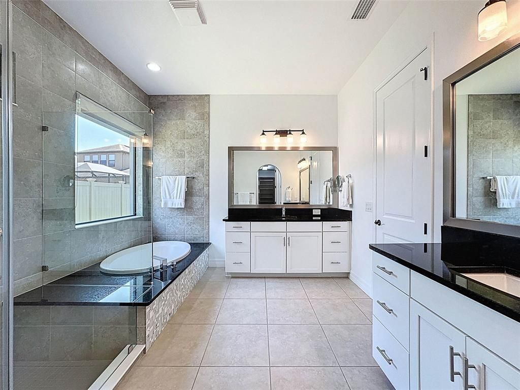Bathroom, Dual Sink Vanities, Interior, Recessed Lighting