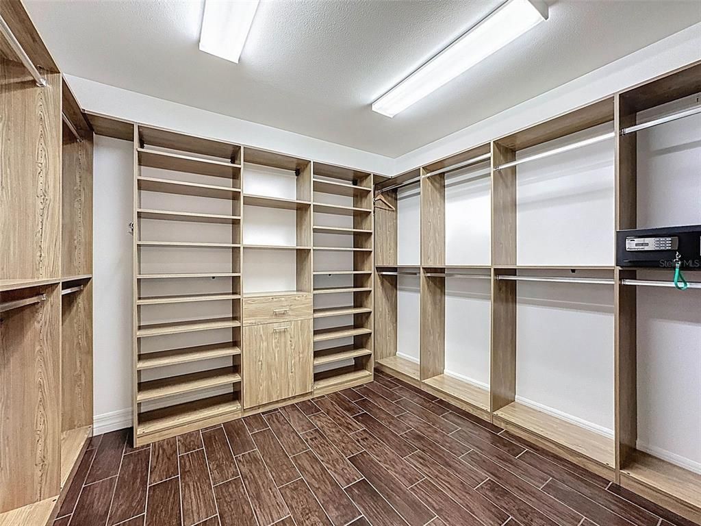 Interior, Walk-in Closets, Wood Texture Flooring