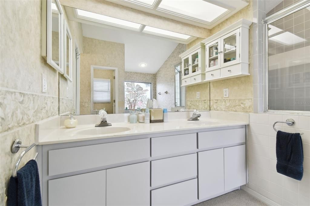 Bathroom, Dual Sink Vanities, Interior, Recessed Lighting