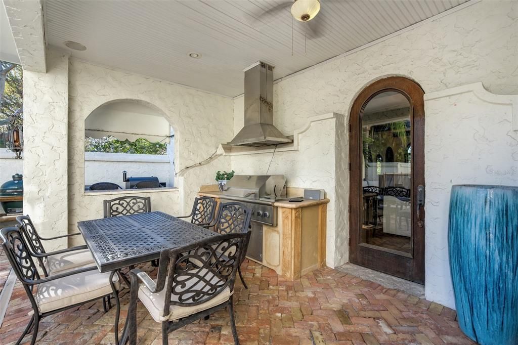 Exterior, Outdoor Kitchen