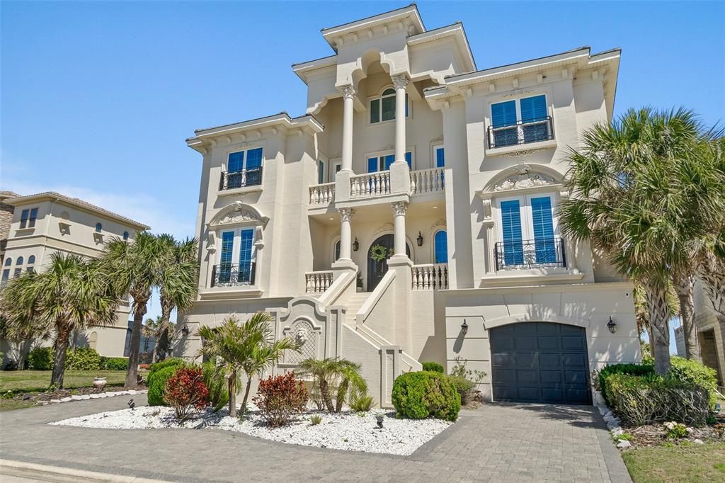 Attached, Exterior, Facade, Mediterranean