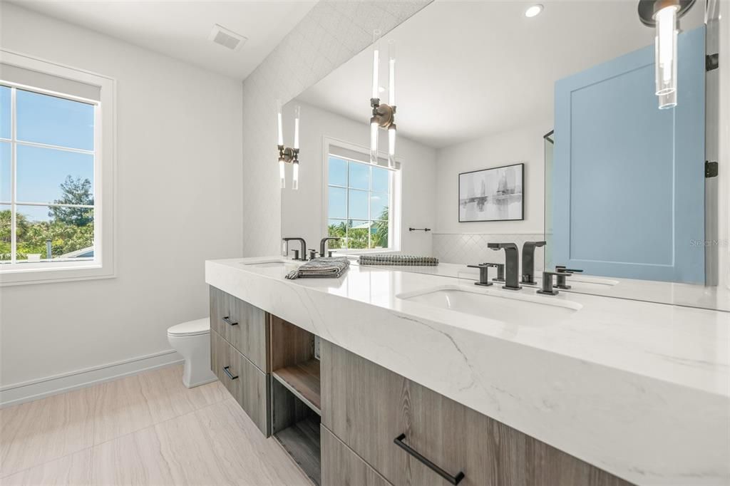 Bathroom, Dual Sink Vanities, Interior, Recessed Lighting