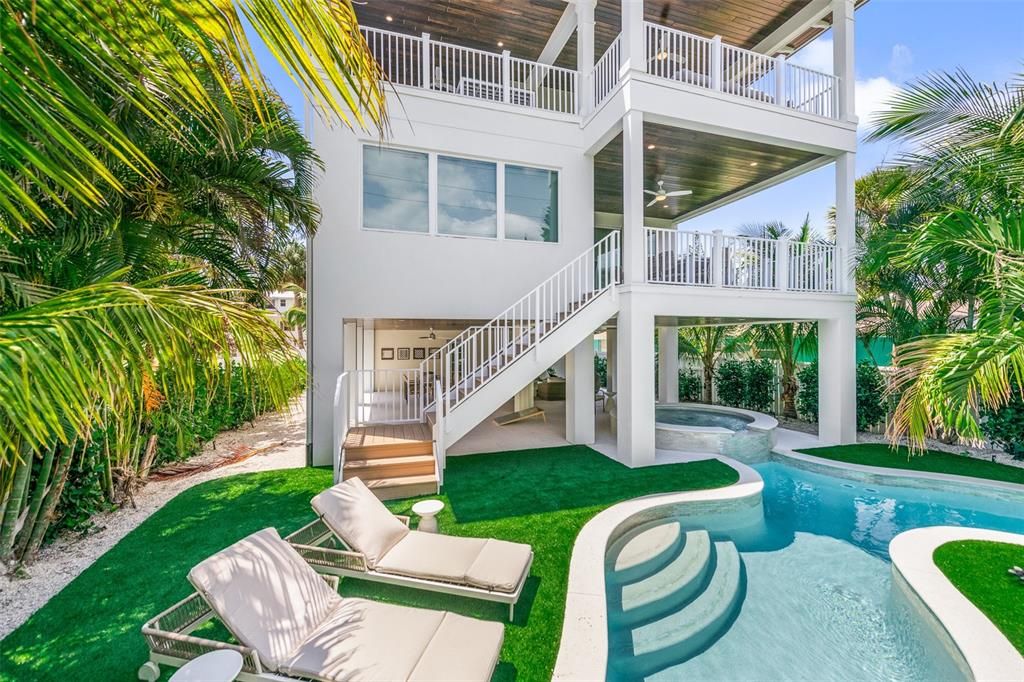 Exterior, Pool