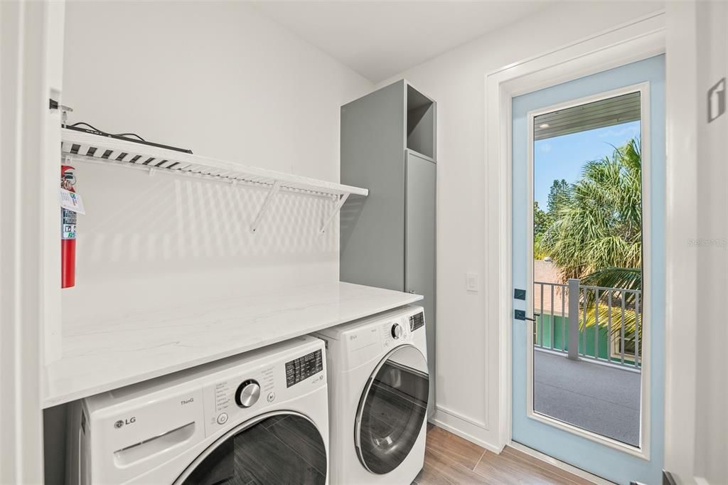 Interior, Utility Closets, Washer, Wood Texture Flooring