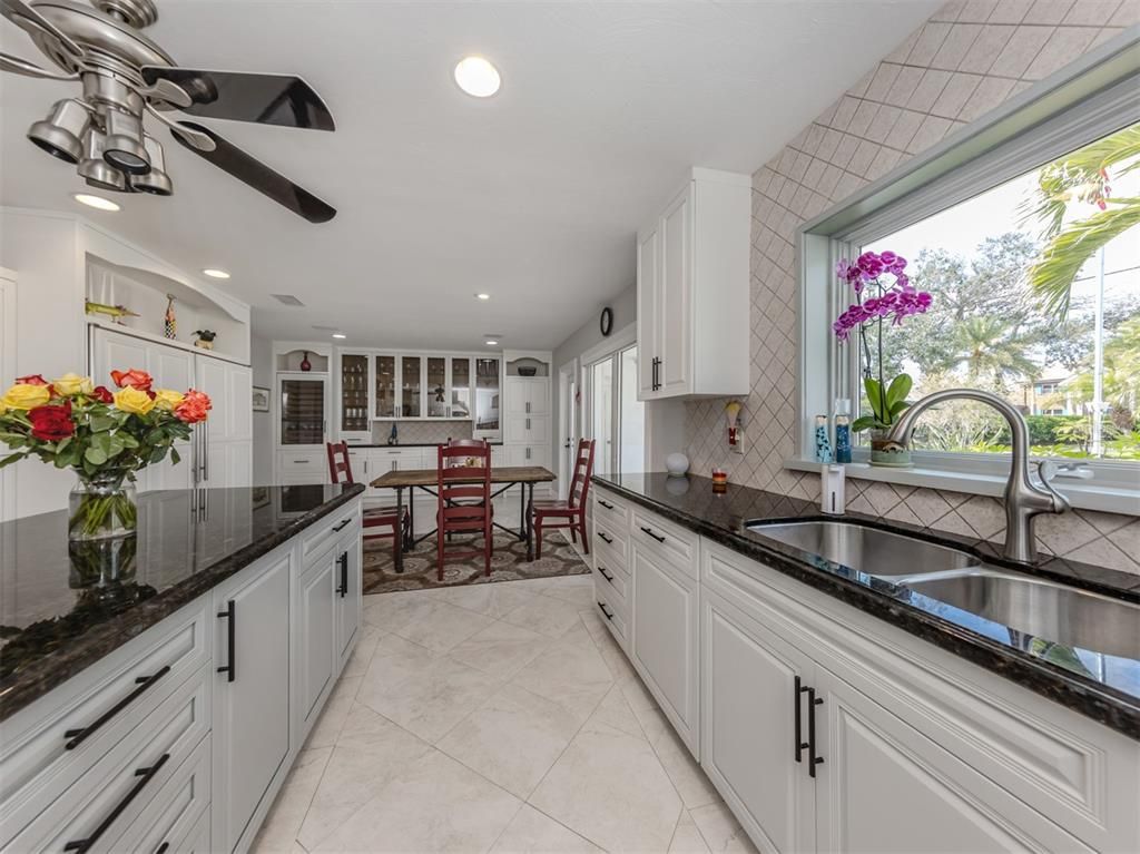 Dining room, Interior, Kitchen, Recessed Lighting