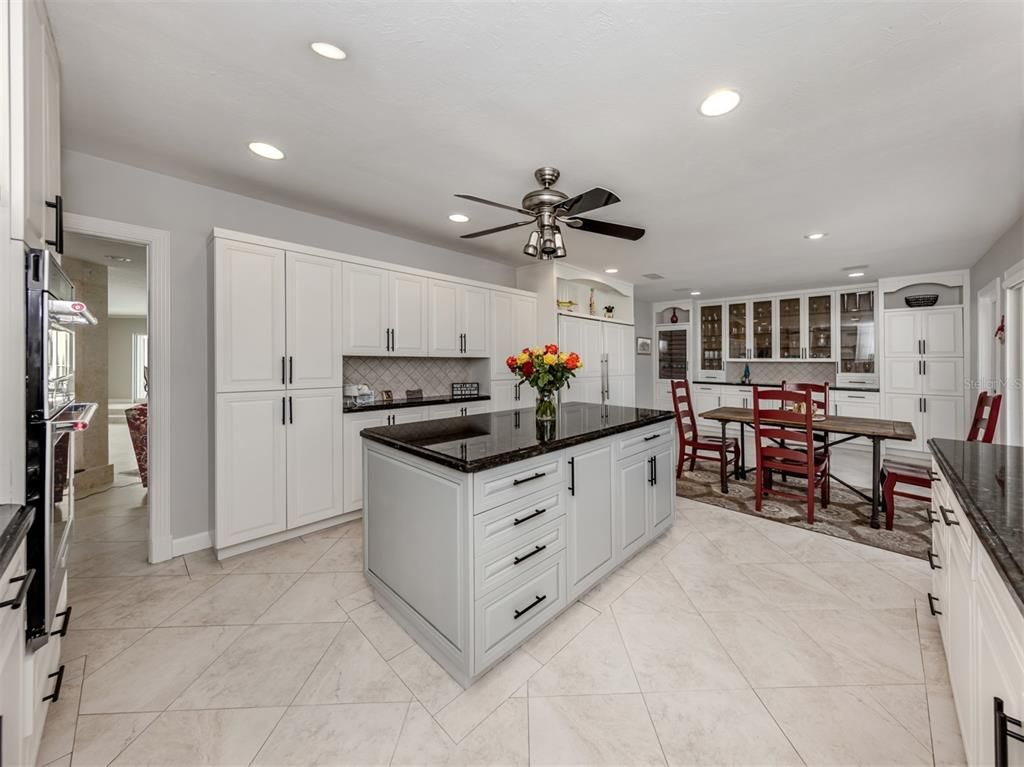 Dining room, Interior, Kitchen, Recessed Lighting