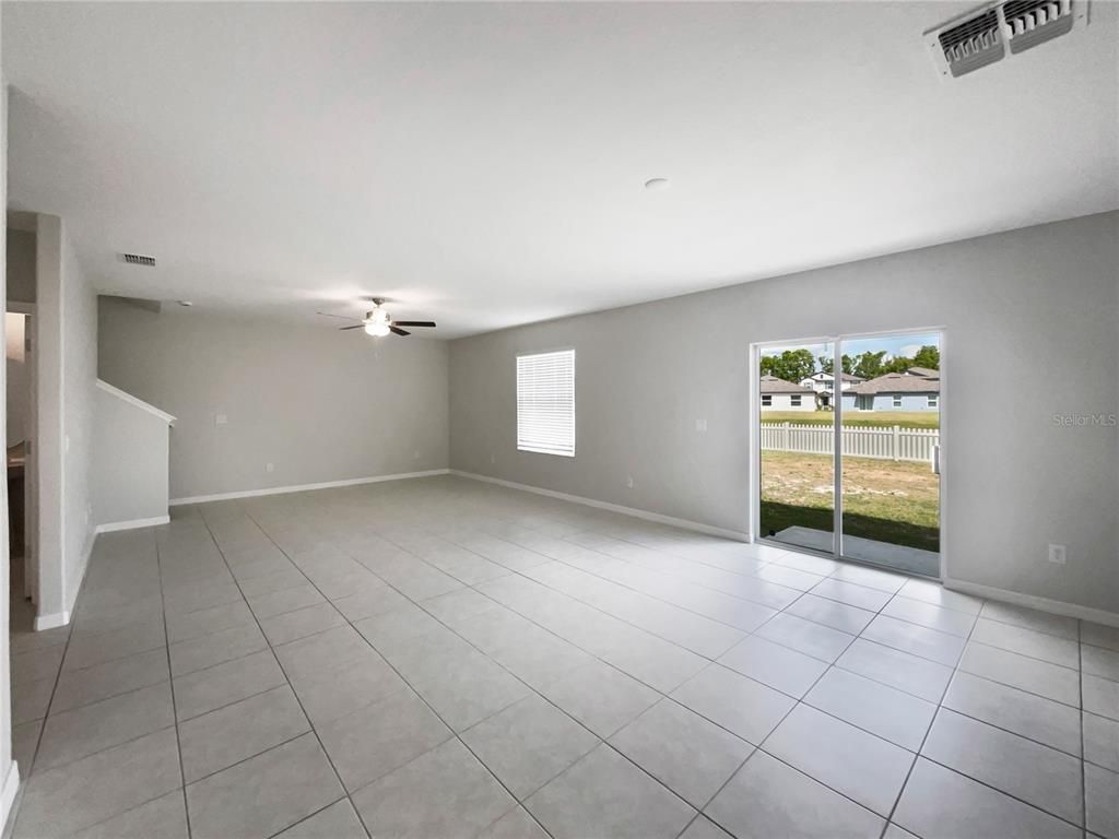 Empty room, Interior